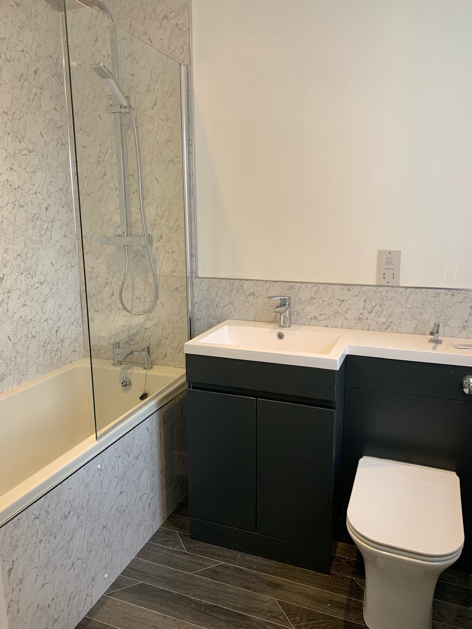 Serviced accommodation in Goole with en suite bathroom